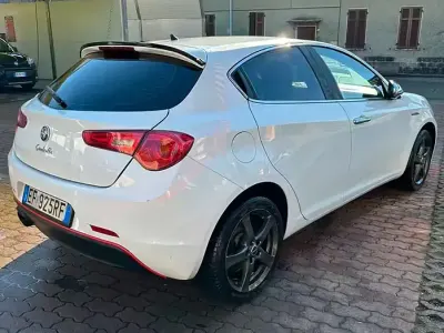 Usata Alfa Romeo Giulietta 120 CV (88 kW) 2011 Bianco Utilitaria