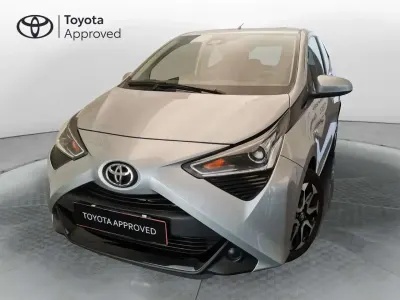 Usata Toyota Aygo Connect Style 72 CV (52 kW) 2021 Argento Utilitaria