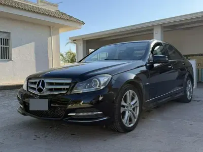 Usata Mercedes C220 Avantgarde 170 CV (125 kW) 2011 Nero Berlina