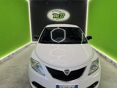 Usata Lancia Ypsilon Platinum 69 CV (50 kW) 2016 Bianco Utilitaria