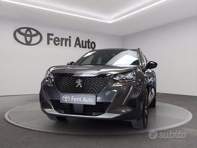 Usata Peugeot 2008 Allure 131 CV (96 kW) 2023 Grigio scuro SUV