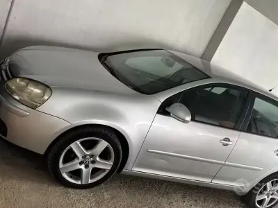 Usata VW Golf V 105 CV (77 kW) 2007 Grigio Utilitaria