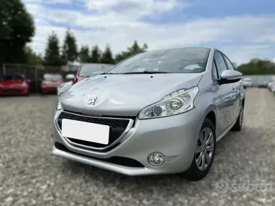 Usata Peugeot 208 Allure 82 CV (60 kW) 2014 Grigio Utilitaria