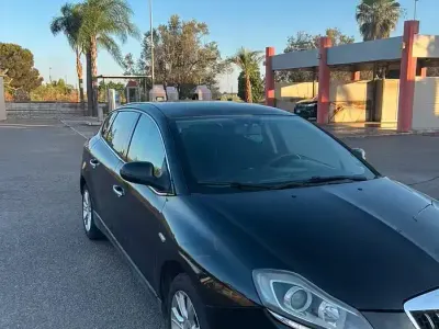 Usata Lancia Delta 165 CV (121 kW) 2009 Bluazzurro Utilitaria