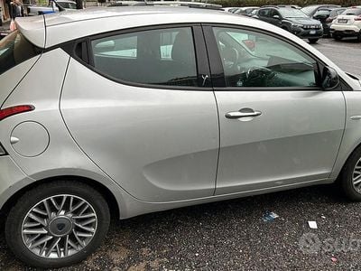 Usata Lancia Ypsilon 69 CV (50 kW) 2013 Grigio Utilitaria