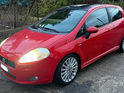 Usata Fiat Grande Punto Sport 90 CV (66 kW) 2009 Rosso Utilitaria