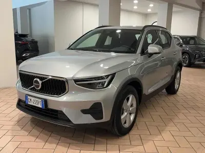 Usata Volvo XC40 129 CV (94 kW) 2023 Silver dawn met SUV