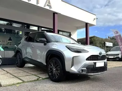Usata Toyota Yaris Cross 116 CV (85 kW) 2022 Argento SUV