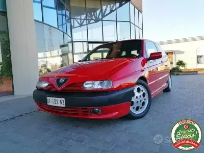Usata Alfa Romeo 145 Quadrifoglio 150 CV (110 kW) 1996 Rosso Utilitaria