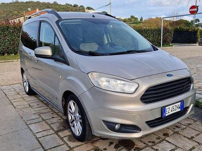 Usata Ford Tourneo Courier Titanium 95 CV (69 kW) 2015 Oro Monovolume