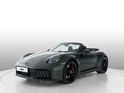 Nuova Porsche 911 541 CV (397 kW) 2026 Oak green neo metallizzato/capote nera Cabrio