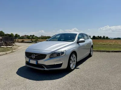 Usata Volvo V60 Summum 181 CV (133 kW) 2013 Argento Station wagon