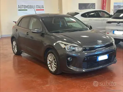 Usata Kia Rio 101 CV (74 kW) 2019 Grigio canna di fucile Berlina