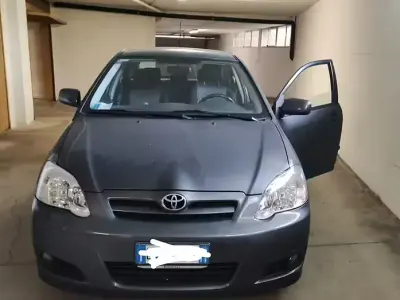 Usata Toyota Corolla 110 CV (80 kW) 2006 Grigio Utilitaria