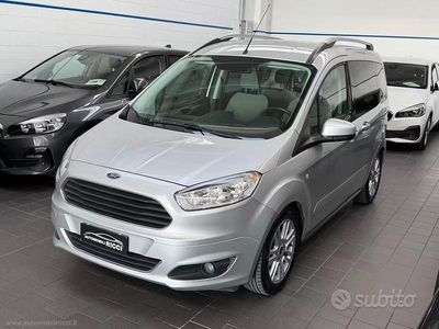 Occasion Ford Tourneo Courier Titanium 101 ch (74 kW) 2015 Gris Monospace