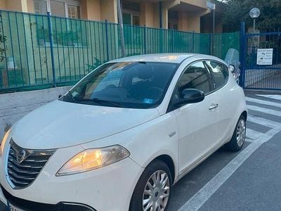 Usata Lancia Ypsilon 69 CV (50 kW) 2012 Bianco Utilitaria