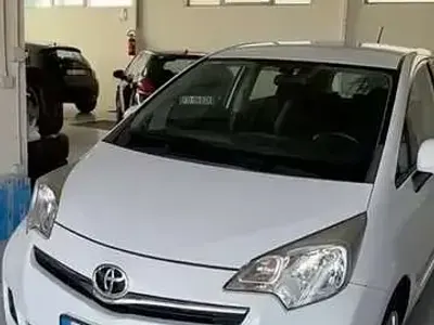 Usata Toyota Verso-S Active 99 CV (72 kW) 2011 Monovolume