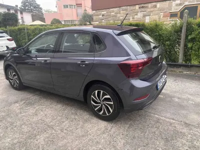 Usata VW Polo Life 95 CV (69 kW) 2023 Grigio Utilitaria