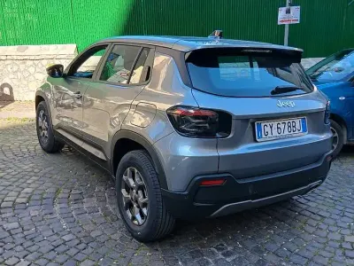 Usata Jeep Avenger 101 CV (74 kW) 2025 Grigio SUV