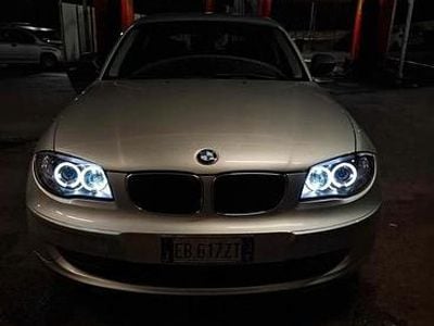Usata BMW 118 195 CV (143 kW) 2010 Grigio Utilitaria