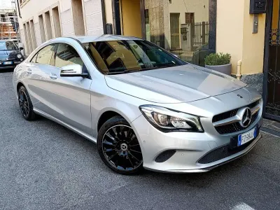 Usata Mercedes CLA180 122 CV (89 kW) 2017 Argento met Coupé