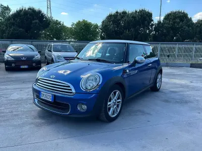 Begagnad Mini ONE 75 HK (55 kW) 2012 Blå Halvkombi
