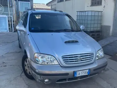 Usata Kia Carnival Comfort 145 CV (106 kW) 2003 Grigio Monovolume