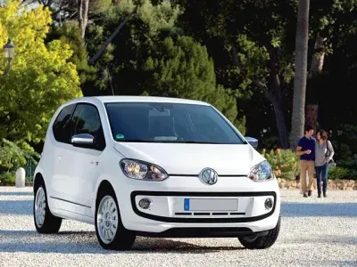 Usata VW up! move up! 60 CV (44 kW) 2014 Rosso pastello Utilitaria