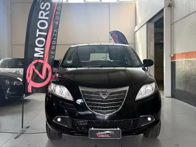 Usata Lancia Ypsilon Gold 80 CV (58 kW) 2015 Nero Utilitaria
