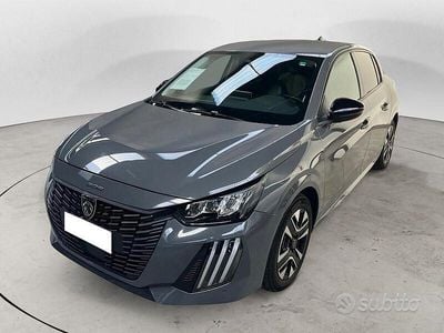 Usata Peugeot 208 Allure 100 CV (73 kW) 2025 Grigio Utilitaria