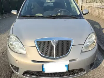 Usata Lancia Ypsilon 60 CV (44 kW) 2007 Grigio Utilitaria