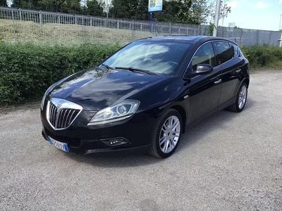 Usado Lancia Delta 165 CV (121 kW) 2008 Gris Utilitario