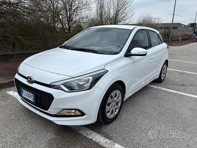 Usata Hyundai i20 Comfort 84 CV (61 kW) 2017 Bianco Berlina