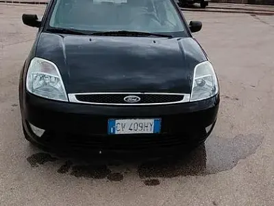 Usata Ford Fiesta 68 CV (50 kW) 2005 Nero Utilitaria