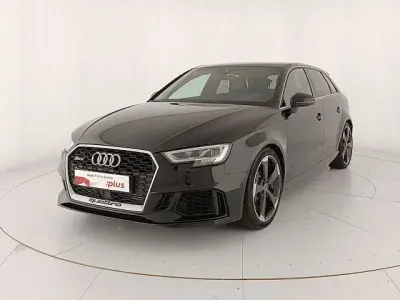 Käytetty Audi RS3 Sportback Comfort 400 HP (294 kW) 2020 Musta Viistoperä