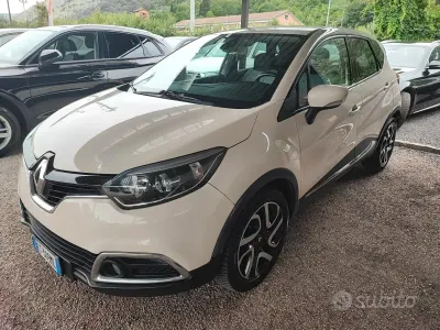 Usata Renault Captur Intens 90 CV (66 kW) 2015 Beige SUV