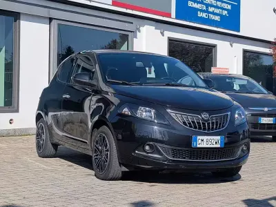 Usata Lancia Ypsilon Gold 69 CV (50 kW) 2026 Nero Utilitaria