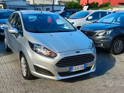 Usata Ford Fiesta Business Edition 75 CV (55 kW) 2015 Grigio Utilitaria