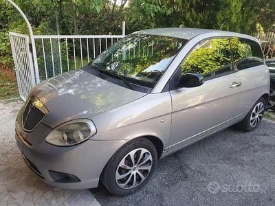 Begagnad Lancia Ypsilon 69 HK (50 kW) 2011 Guld Halvkombi