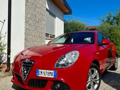 Usata Alfa Romeo Giulietta Exclusive 105 CV (77 kW) 2012 Rosso Utilitaria