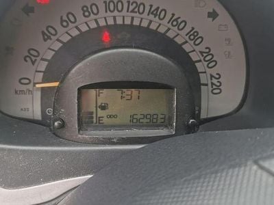 Usata Daihatsu Sirion 69 CV (50 kW) 2005 Argento Utilitaria
