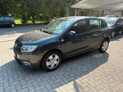 Usata Dacia Sandero Lauréate 75 CV (55 kW) 2017 Grigio Berlina