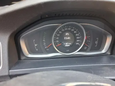 Usata Volvo V60 120 CV (88 kW) 2018 Nero Station wagon