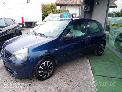 Usata Renault Clio II Dynamique 58 CV (42 kW) 2006 Blu Berlina