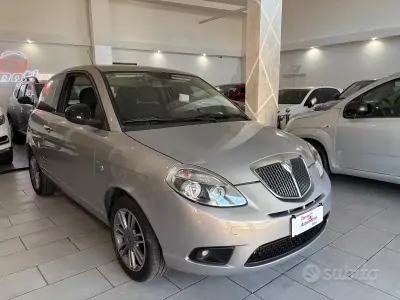 Usata Lancia Ypsilon 69 CV (50 kW) 2011 Grigio Utilitaria