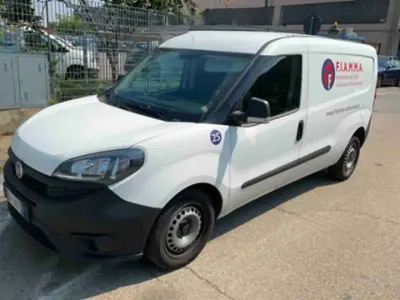 Usata Fiat Doblò 90 CV (66 kW) 2022 Bianco Monovolume