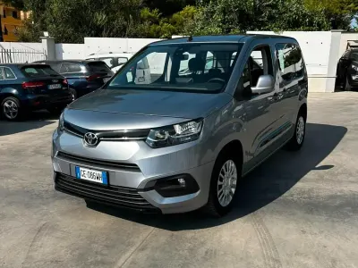 Usata Toyota Proace Verso Lounge 101 CV (74 kW) 2021 Grigio Station wagon