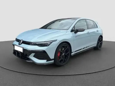 Usata VW Golf VIII Style 300 CV (220 kW) 2025 Crystal ice blue metallic Berlina