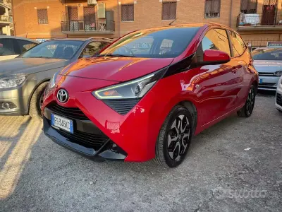 Usata Toyota Aygo 72 CV (52 kW) 2018 Rosso Utilitaria