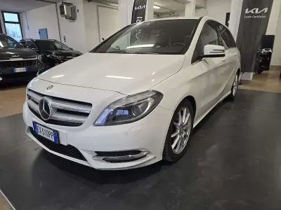 Usata Mercedes B180 Premium 109 CV (80 kW) 2014 Bianco Utilitaria
